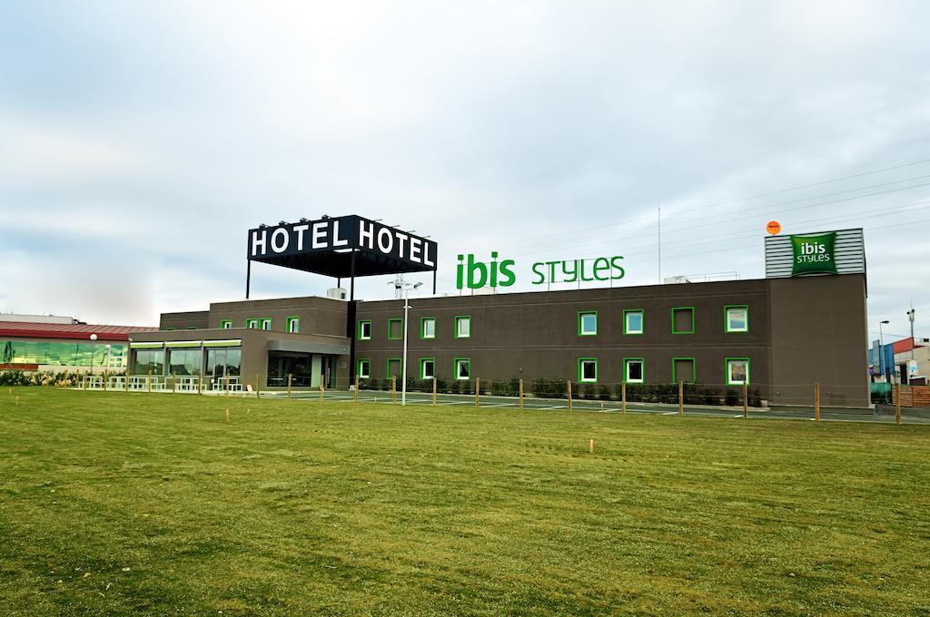 Hotel Ibis Styles Lleida Torrefarrera מראה חיצוני תמונה