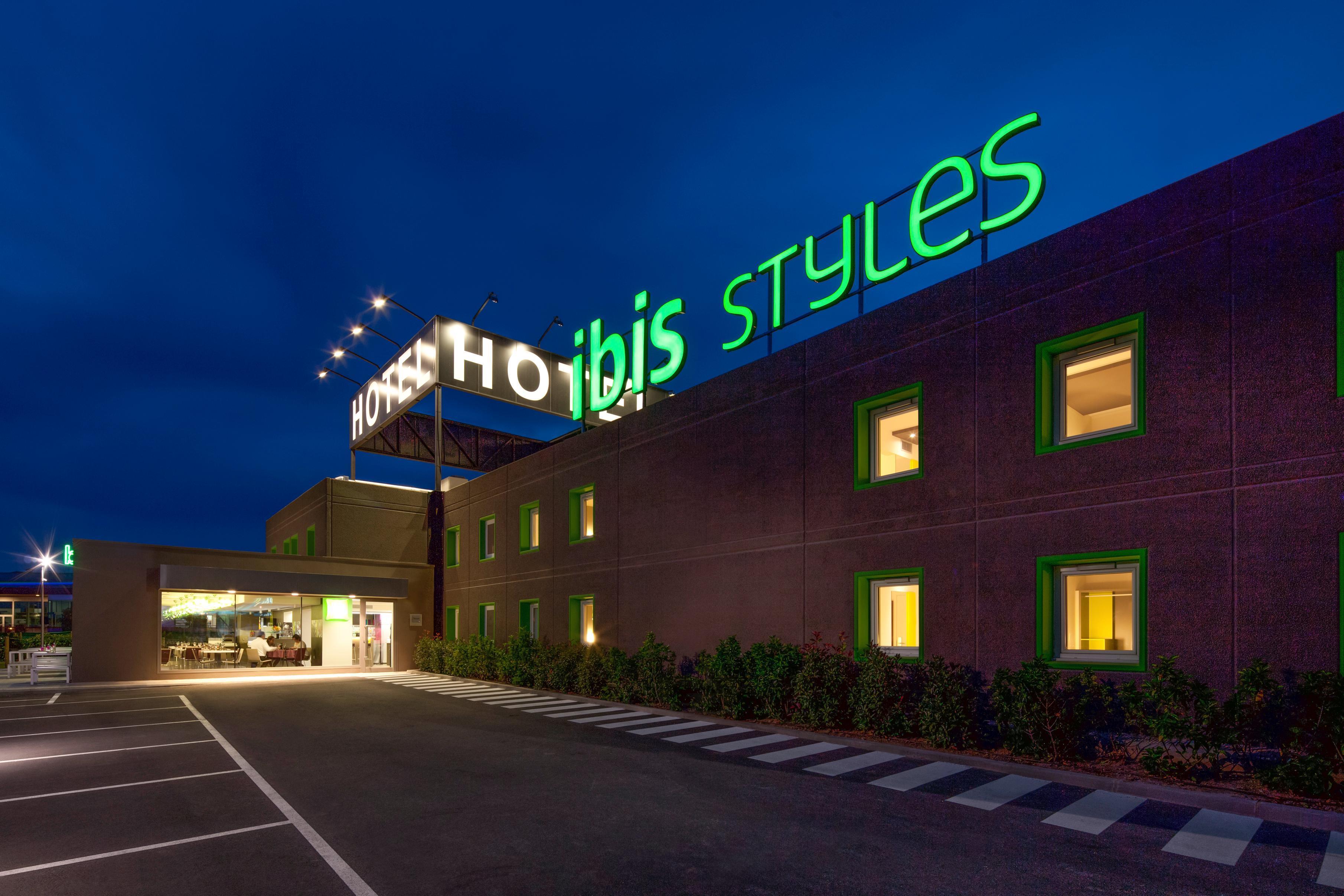 Hotel Ibis Styles Lleida Torrefarrera מראה חיצוני תמונה