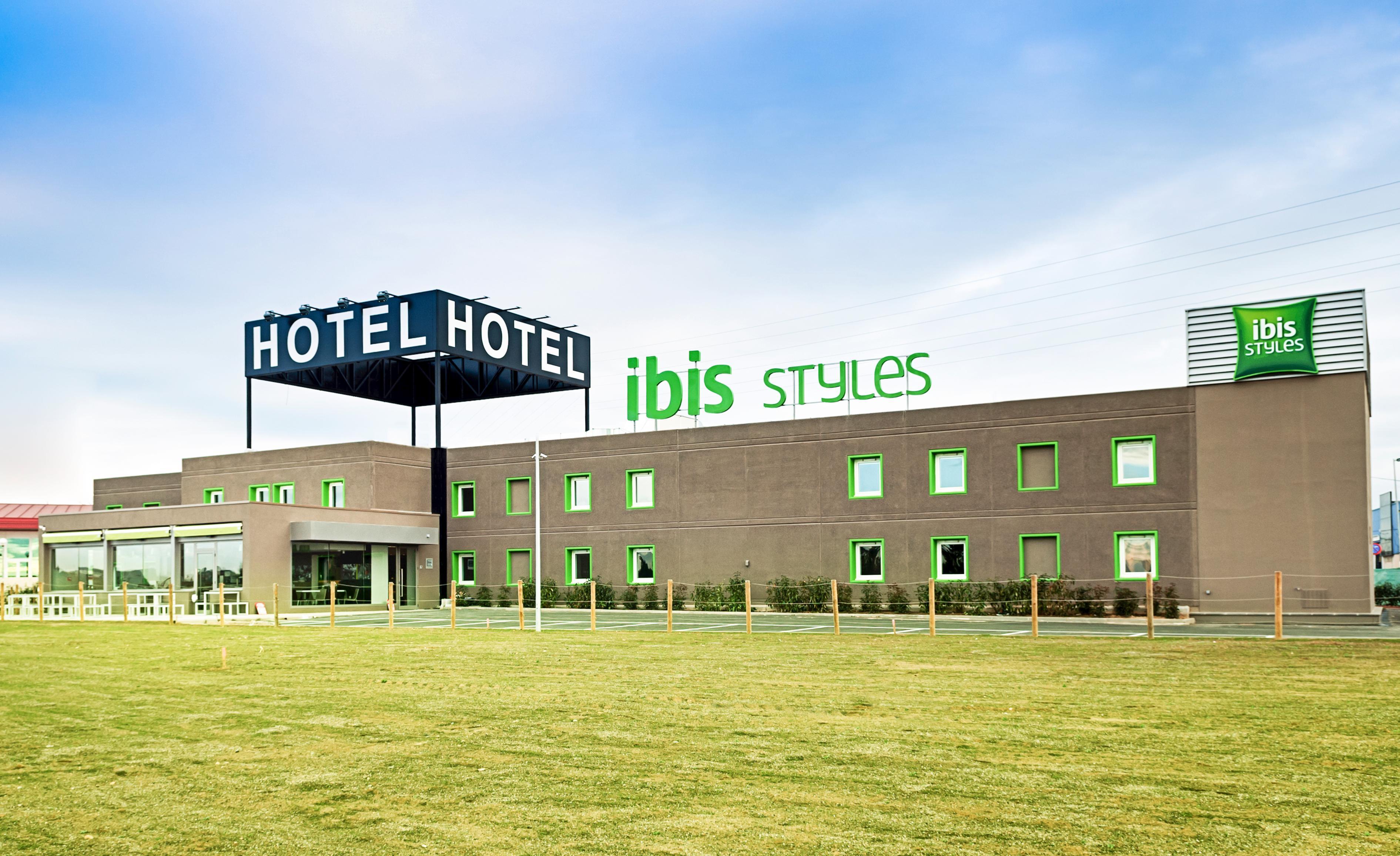 Hotel Ibis Styles Lleida Torrefarrera מראה חיצוני תמונה