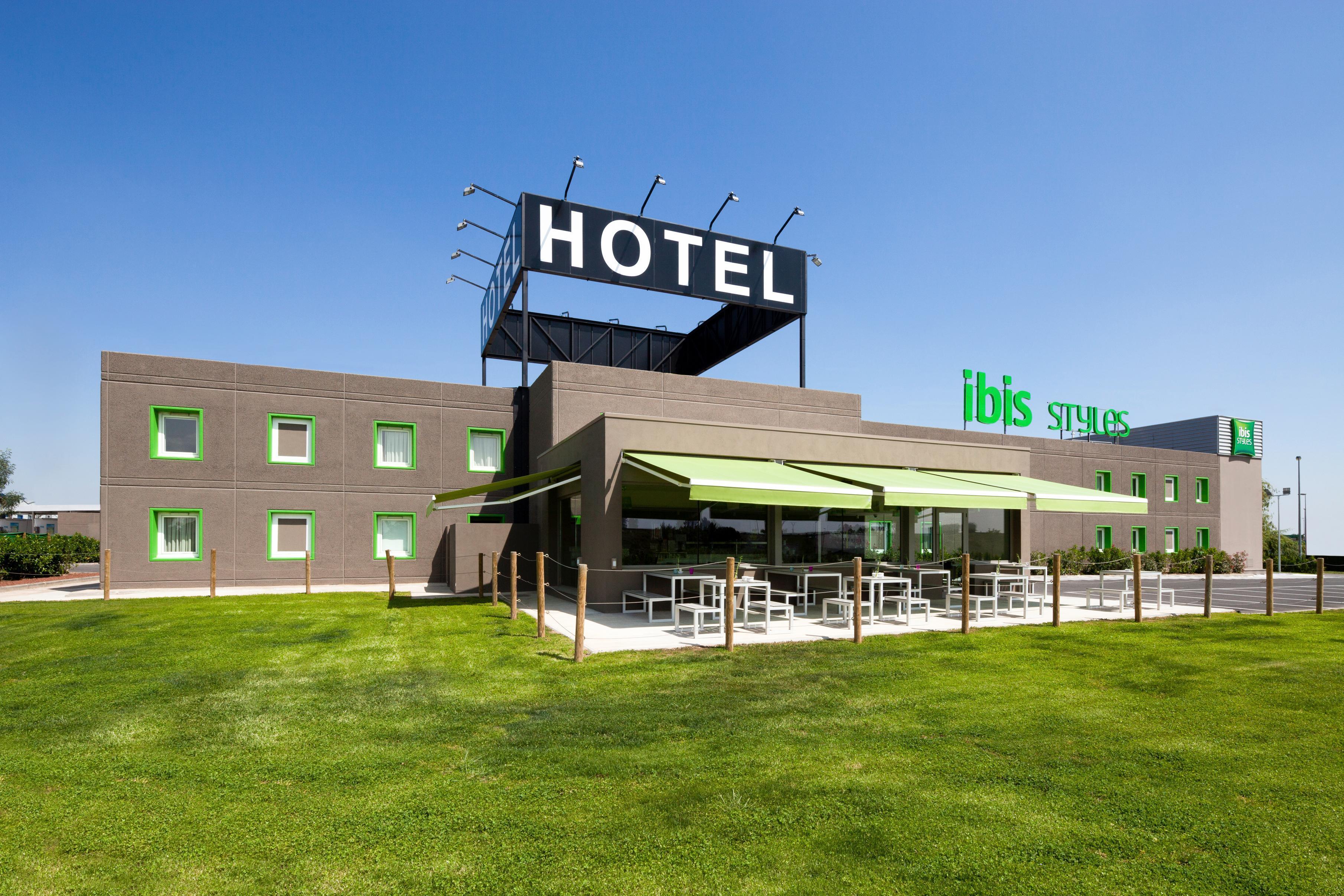 Hotel Ibis Styles Lleida Torrefarrera מראה חיצוני תמונה